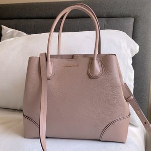 Micheal Kors light pink handbag